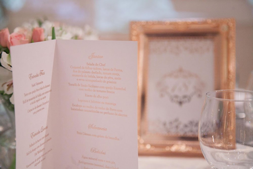 Cardápio e reserva de mesa personalizada cor nude para o Buffet Villa Bisutti